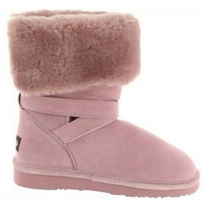 Pink size 8 Lamo suede boots AVAILABLE through a thanksgiving l
